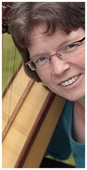 Annette Rösel mit Harfe